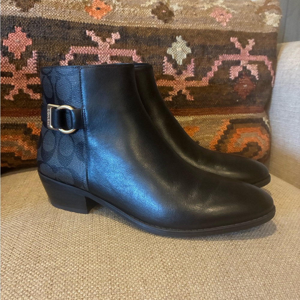 Coach Dany bootie ankle boots in black signature canvas and leather. 9.5 - 40